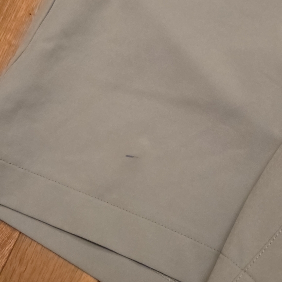 Under Armour Grey Golf Shorts Size 4 Fitted - Picture 3 of 7